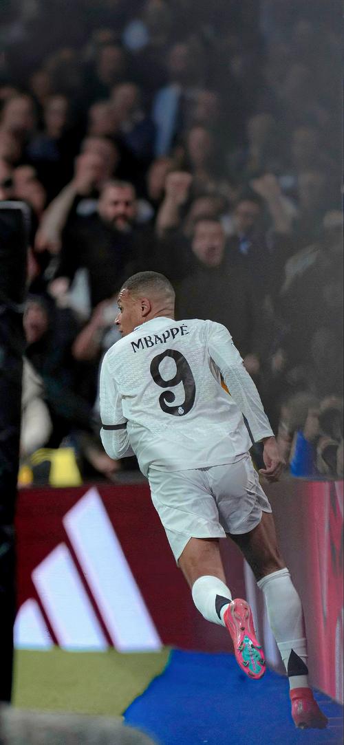 SGA场均正负值+14.96，超过2016年的库里和追梦（SGA场均正负值+14.96，力压2016年库里与追梦）