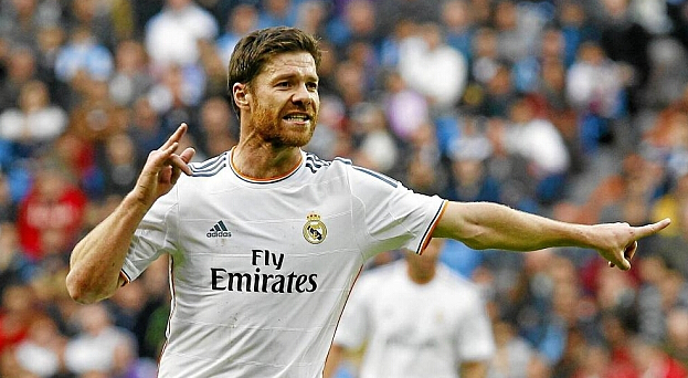 字母哥复出半场砍两双，雄鹿12记三分，半场1分领先（字母哥复出半场两双，雄鹿外线轰进12记三分，半场仅领先1分）