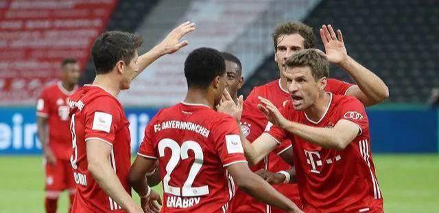 汉密尔顿：最喜欢内马尔和维尼修斯；欣赏梅西的技术（汉密尔顿：钟爱内马尔与维尼修斯，赞赏梅西技术）