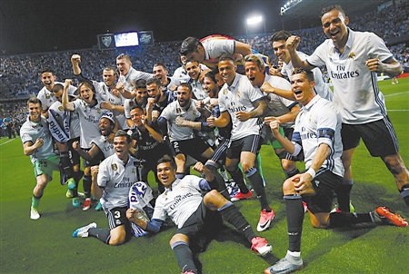 青年新秀表现亮眼 赢得出场机会（年轻新星表现抢眼 收获上场机会）