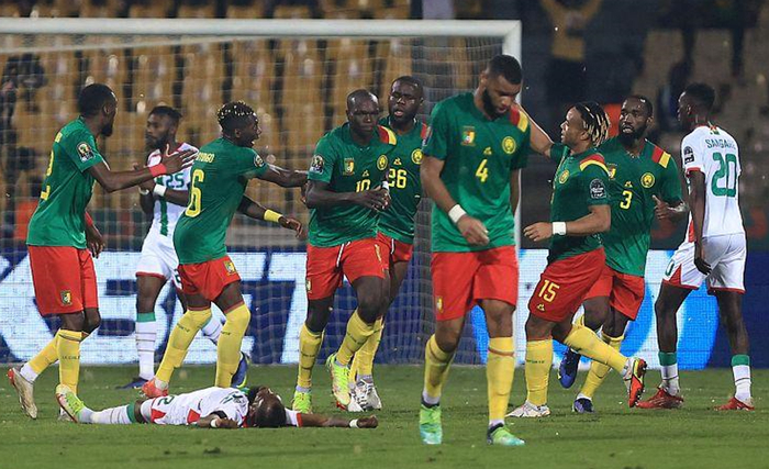 米体：米兰双雄均有意铃木彩艳，帕尔马要价2000万欧（米体：米兰双雄盯上铃木彩艳，帕尔马开价2000万欧）