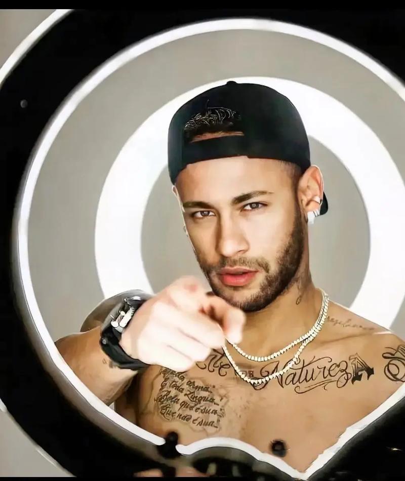 再见曼联？霍伊伦：下赛季我会用意大利语接受采访（告别曼联？霍伊伦称下赛季将用意大利语受访）