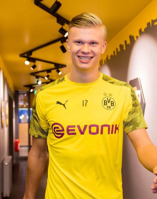 英超战报：塞梅尼奥破门布罗亚绝平，伯恩茅斯1-1伯恩利（英超简讯：塞梅尼奥破门、布罗亚终场前扳平，伯恩茅斯1-1伯恩利）