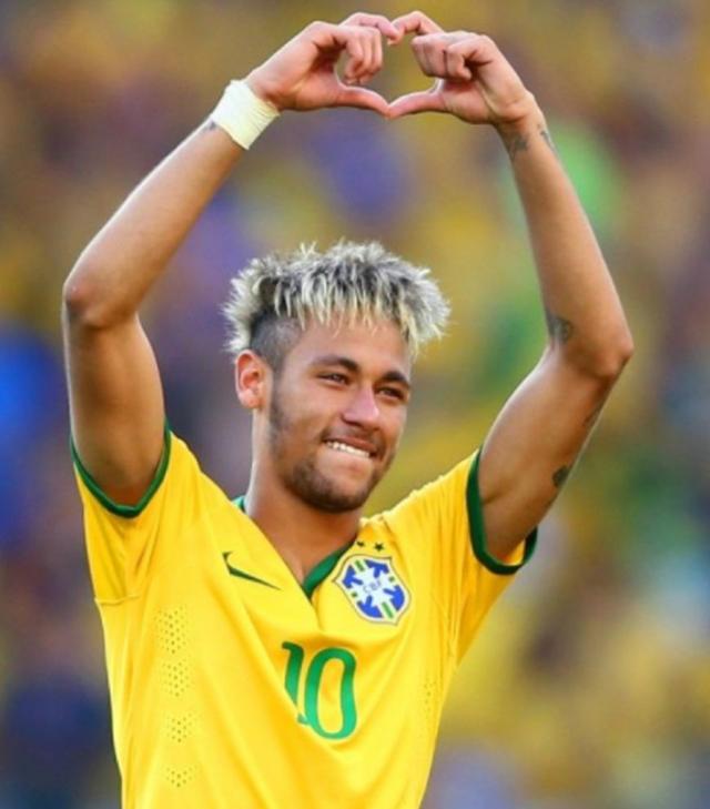 英超：曼联客场2-1战胜莱斯特城（英超：曼联客场2比1击败莱斯特城）