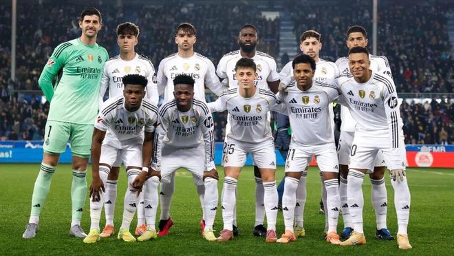 官方：多特与34岁第二门将亚历山大-迈尔续约至2027年（多特官宣：34岁替补门将亚历山大-迈尔续约，合同至2027年）